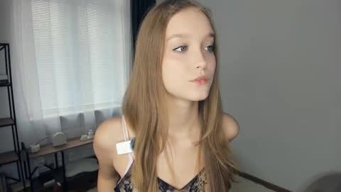 Snapshot of alicemelison chatting on October 27, 2025, 7:34 am Serena online show from October 27, 2025, 7:34 am