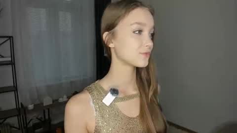 Snapshot of alicemelison chatting on November 4, 2025, 8:24 am Serena online show from November 4, 2025, 8:24 am