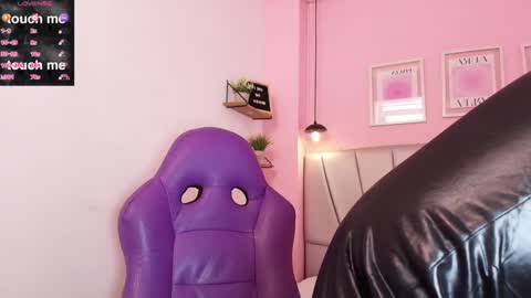 alicemillerr_ online show from December 2, 2024, 7:05 pm