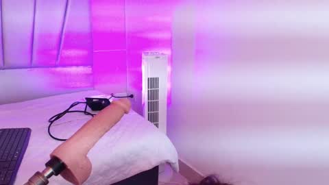 alicemillerr_ online show from January 20, 2025, 7:04 pm