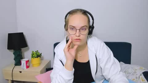 Snapshot of alicesensitive chatting on October 5, 2025, 4:22 am alicesensitive online show from October 5, 2025, 4:22 am