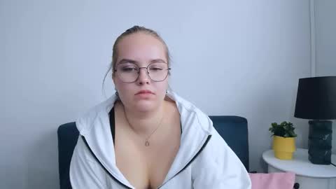 Snapshot of alicesensitive chatting on October 25, 2025, 8:55 am alicesensitive online show from October 25, 2025, 8:55 am