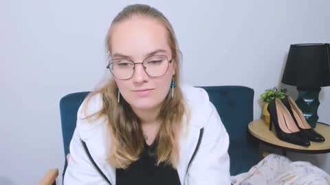 alicesensitive online show from November 25, 2025, 4:29 pm