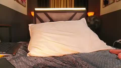alicetaylor_1 online show from July 2, 2026, 3:23 am