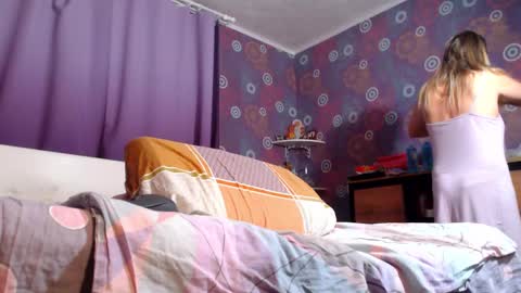 alicewetsquirt online show from February 12, 2025, 4:23 am
