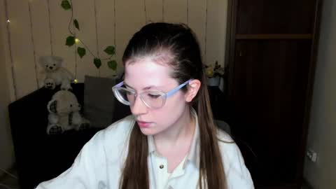 Snapshot of alicia_folow chatting on January 15, 2025, 6:29 pm Alicia online show from January 15, 2025, 6:29 pm