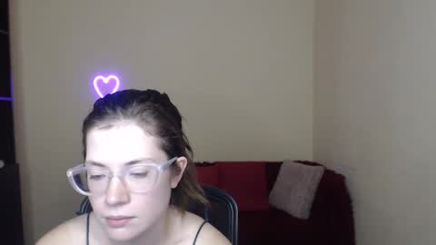 Snapshot of alicia_folow chatting on February 6, 2025, 12:43 am Alicia online show from February 6, 2025, 12:43 am