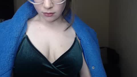 Snapshot of alicia_folow chatting on February 8, 2025, 9:35 am Alicia online show from February 8, 2025, 9:35 am