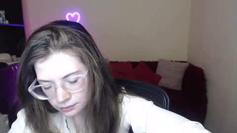 Snapshot of alicia_folow chatting on February 9, 2025, 12:30 pm Alicia online show from February 9, 2025, 12:30 pm