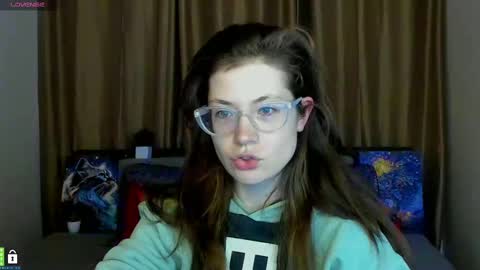 Snapshot of alicia_folow chatting on February 11, 2025, 6:33 pm Alicia online show from February 11, 2025, 6:33 pm