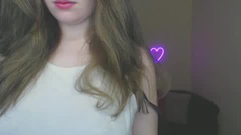 Snapshot of alicia_folow chatting on February 22, 2025, 6:28 am Alicia online show from February 22, 2025, 6:28 am