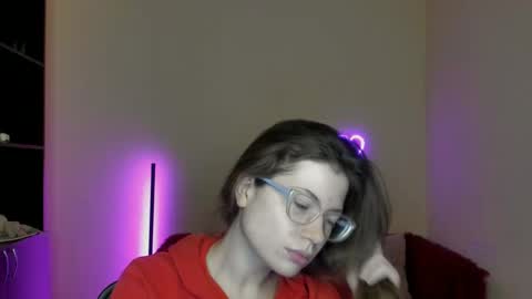 Snapshot of alicia_folow chatting on March 7, 2025, 6:24 am Alicia online show from March 7, 2025, 6:24 am