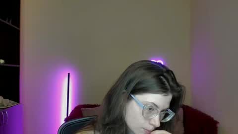 Snapshot of alicia_folow chatting on March 7, 2025, 3:49 pm Alicia online show from March 7, 2025, 3:49 pm