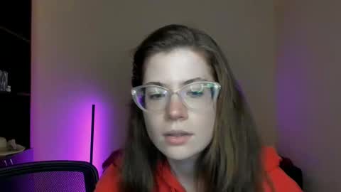 Snapshot of alicia_folow chatting on March 11, 2025, 12:28 pm Alicia online show from March 11, 2025, 12:28 pm