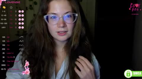 Snapshot of alicia_folow chatting on September 20, 2025, 5:36 pm Alicia online show from September 20, 2025, 5:36 pm