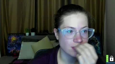 Snapshot of alicia_folow chatting on October 22, 2025, 5:34 pm Alicia online show from October 22, 2025, 5:34 pm