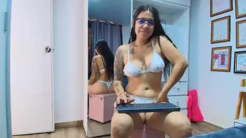 Snapshot of alicia_rainbow chatting on April 28, 2026, 8:25 pm alicia_rainbow online show from April 28, 2026, 8:25 pm
