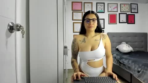 Snapshot of alicia_rainbow chatting on June 2, 2026, 4:25 am alicia_rainbow online show from June 2, 2026, 4:25 am