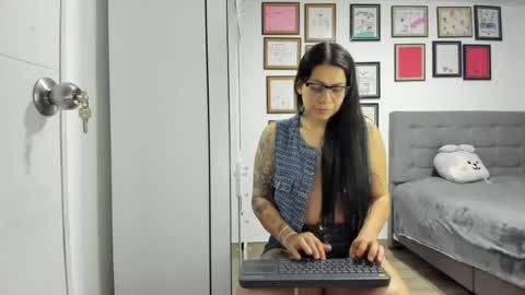 Snapshot of alicia_rainbow chatting on June 29, 2026, 3:57 am alicia_rainbow online show from June 29, 2026, 3:57 am