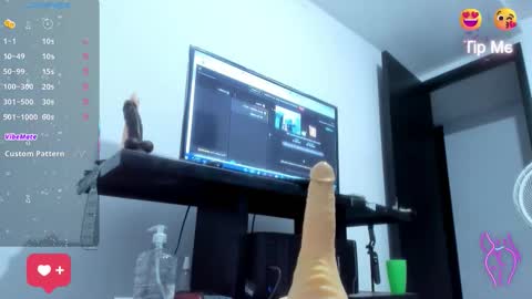 alicia_whittee online show from October 2, 2025, 10:22 am