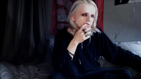 Alien Bella online show from April 8, 2026, 2:22 am