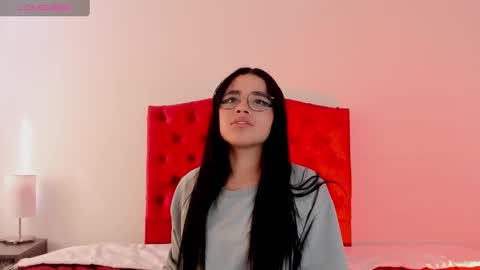 aliice_walker_ online show from December 20, 2024, 6:45 pm