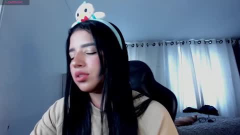 aliice_walker_ online show from March 26, 2026, 4:01 pm