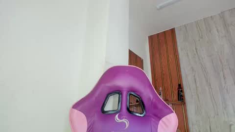 alika online show from October 31, 2025, 1:56 pm