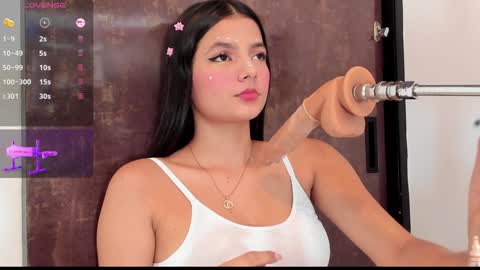 Snapshot of alina_cute18 chatting on February 2, 2025, 11:51 am alina online show from February 2, 2025, 11:51 am