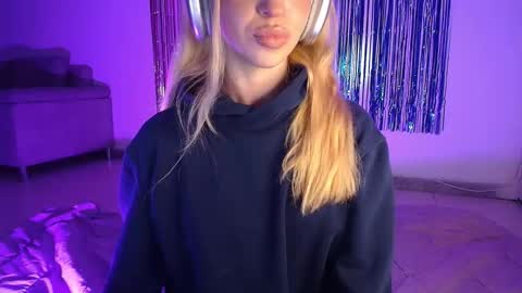 Alina  online show from October 22, 2025, 2:23 am