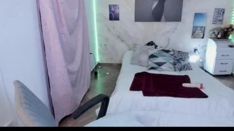 alinabozz1 online show from April 13, 2026, 4:18 am