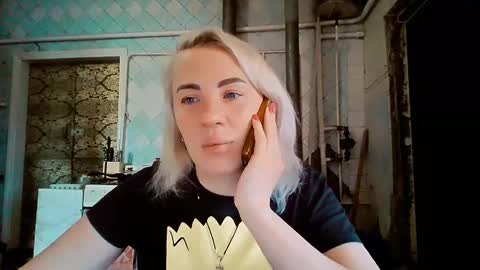 Snapshot of alinafrey_ chatting on February 9, 2026, 8:40 am Alina online show from February 9, 2026, 8:40 am