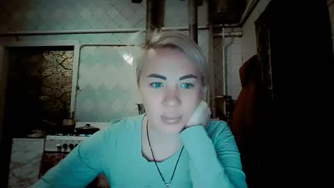 Snapshot of alinafrey_ chatting on February 15, 2026, 5:48 am Alina online show from February 15, 2026, 5:48 am