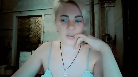 Snapshot of alinafrey_ chatting on February 15, 2026, 10:47 am Alina online show from February 15, 2026, 10:47 am