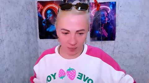 Snapshot of alinafrey_ chatting on March 15, 2026, 5:24 am Alina online show from March 15, 2026, 5:24 am