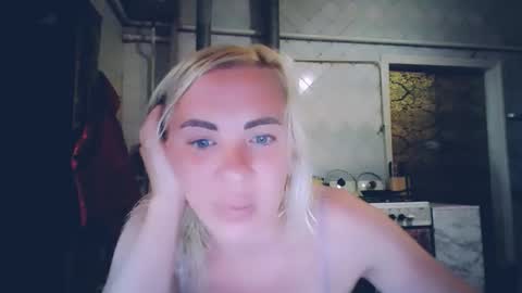 Snapshot of alinafrey_ chatting on May 23, 2026, 3:27 pm Alina online show from May 23, 2026, 3:27 pm