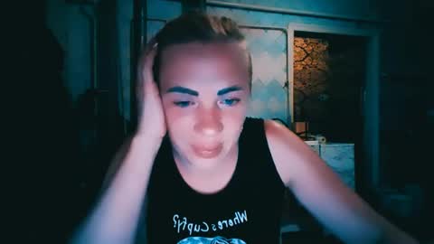 Snapshot of alinafrey_ chatting on August 5, 2026, 4:32 pm Alina online show from August 5, 2026, 4:32 pm