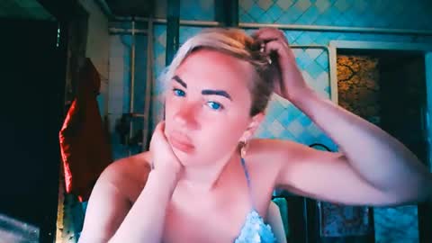 Snapshot of alinafrey_ chatting on August 7, 2026, 4:47 am Alina online show from August 7, 2026, 4:47 am