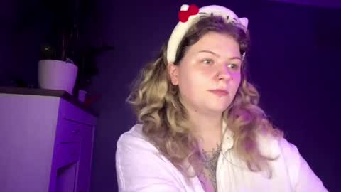 Snapshot of alinahotgirl chatting on June 8, 2026, 9:59 pm Alina online show from June 8, 2026, 9:59 pm