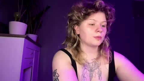 Snapshot of alinahotgirl chatting on June 25, 2026, 5:39 pm Alina online show from June 25, 2026, 5:39 pm