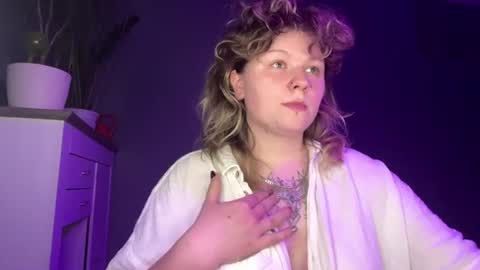 Snapshot of alinahotgirl chatting on July 11, 2026, 9:27 pm Alina online show from July 11, 2026, 9:27 pm