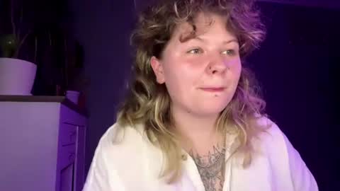 Snapshot of alinahotgirl chatting on July 29, 2026, 11:25 pm Alina online show from July 29, 2026, 11:25 pm