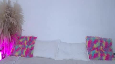 lili online show from February 23, 2025, 10:42 pm