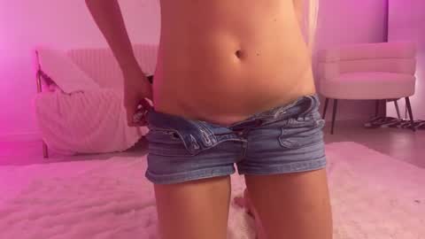 alinaluxx online show from July 15, 2026, 7:41 pm