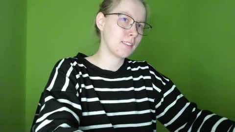 alinasei online show from April 10, 2026, 2:11 pm