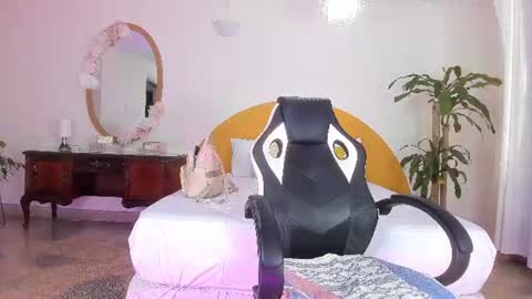 Snapshot of alinasimmons chatting on June 23, 2026, 12:36 pm AlinaSimmons online show from June 23, 2026, 12:36 pm