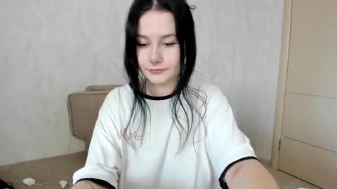 Aline Greeeen online show from March 6, 2025, 8:41 am