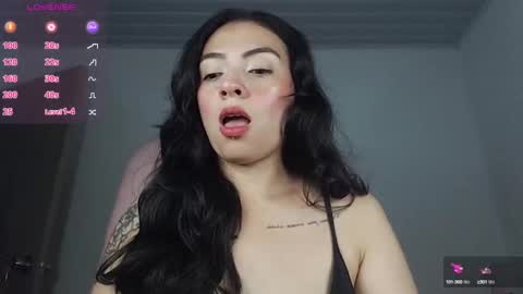 Alejandra online show from October 5, 2025, 9:07 am