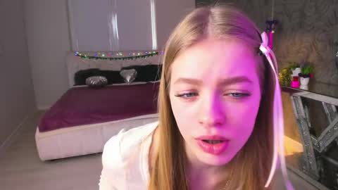 alisa_glamur online show from February 24, 2025, 1:31 pm