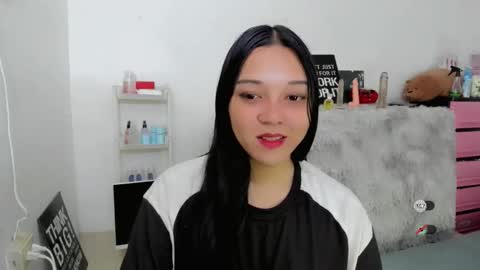 Shanti xhey online show from March 22, 2026, 1:36 pm